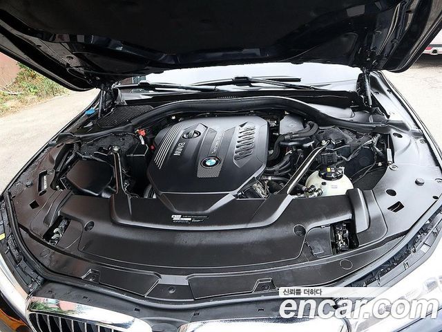 BMW 7-Series 2018 — photo 19
