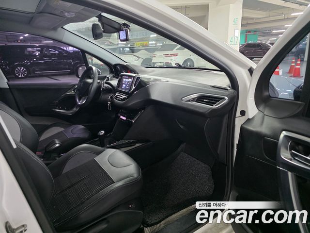 Peugeot 2008 2016 — photo 12