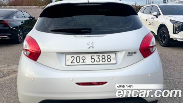 Peugeot 208 2015 — photo 2