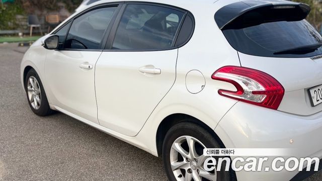 Peugeot 208 2015 — photo 6