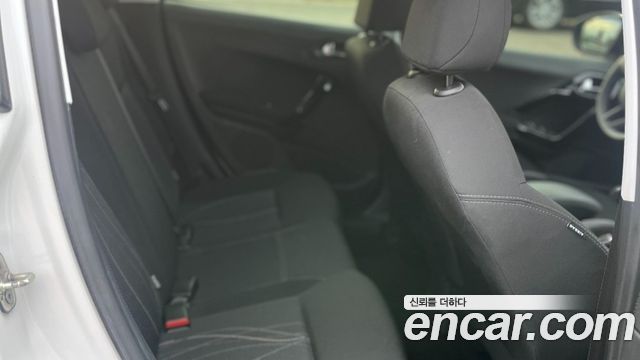 Peugeot 208 2015 — photo 11