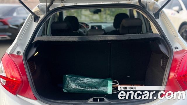 Peugeot 208 2015 — photo 12