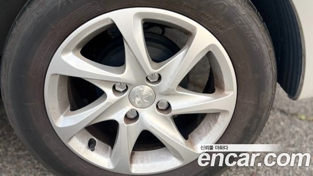 Peugeot 208 2015 — photo 16