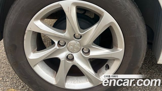 Peugeot 208 2015 — photo 17