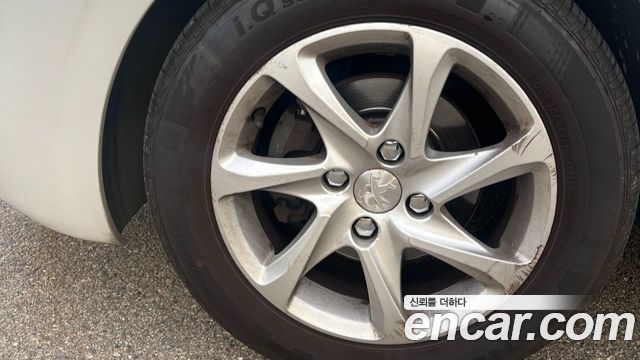 Peugeot 208 2015 — photo 19