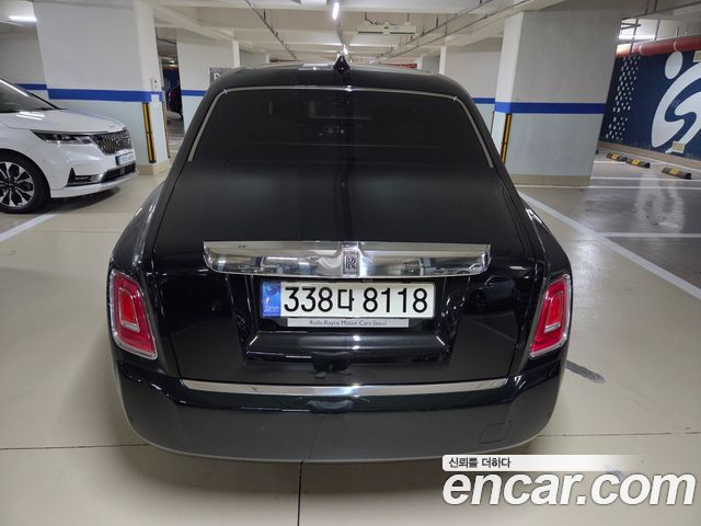 Rolls-Royce Phantom 2021 — photo 4