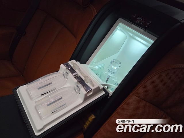 Rolls-Royce Phantom 2021 — photo 8