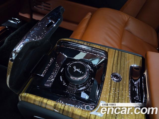 Rolls-Royce Phantom 2021 — photo 9