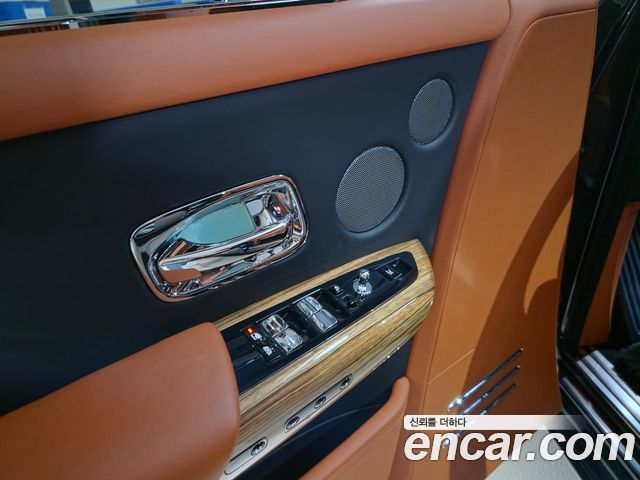 Rolls-Royce Phantom 2021 — photo 10