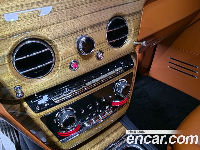 Rolls-Royce Phantom 2021 — photo 13