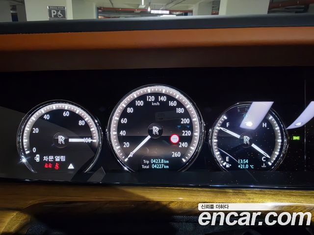 Rolls-Royce Phantom 2021 — photo 16