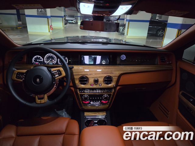 Rolls-Royce Phantom 2021 — photo 17