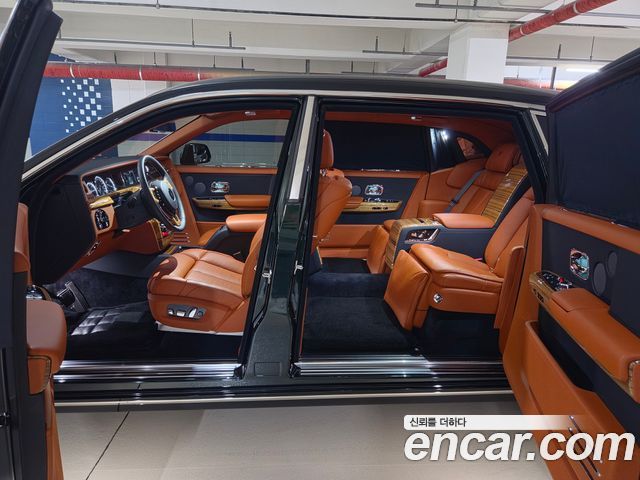 Rolls-Royce Phantom 2021 — photo 19