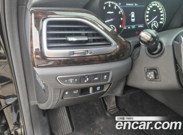Genesis G90 2019 — photo 18