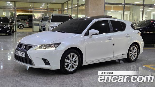 Lexus CT200h 2015 — photo 1