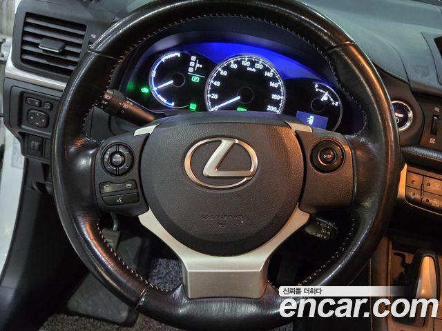 Lexus CT200h 2015 — photo 9