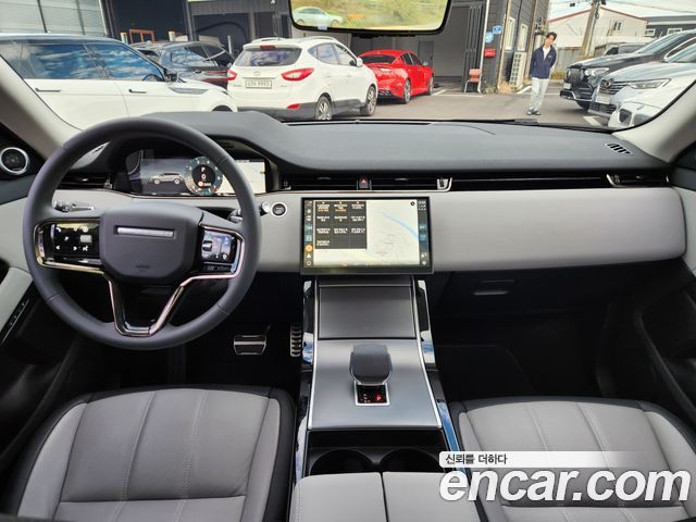 Land Rover Range Rover Evoque 2025 — photo 12