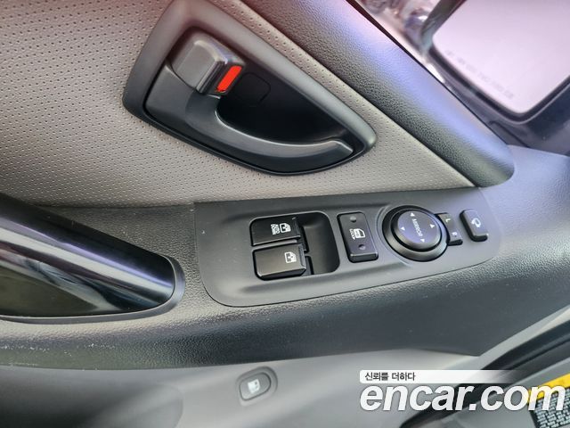 Hyundai Starex 2016 — photo 19