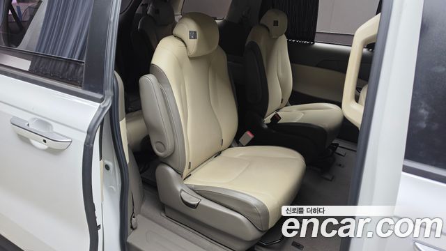 Kia Canival 2022 — photo 17