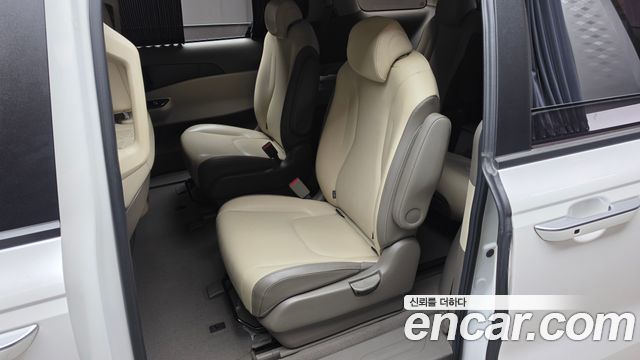 Kia Canival 2022 — photo 16