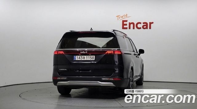 Kia Canival 2023 — photo 4