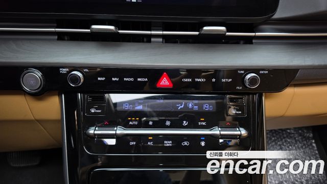 Kia Canival 2023 — photo 23
