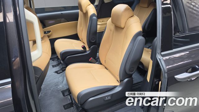 Kia Canival 2023 — photo 16
