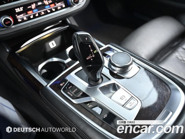 BMW 7-Series 2016 — photo 10