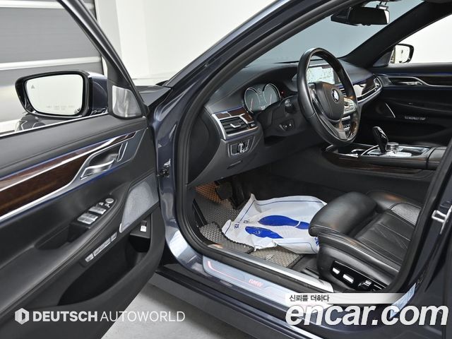 BMW 7-Series 2016 — photo 12
