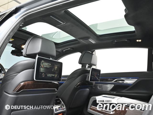 BMW 7-Series 2016 — photo 20