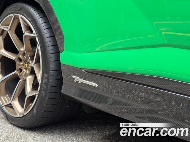 Lamborghini Urus 2024 — photo 17