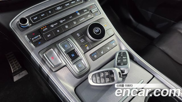 Hyundai Santafe 2023 — photo 12