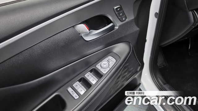 Hyundai Santafe 2023 — photo 27