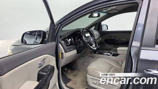 Kia Canival 2016 — photo 10