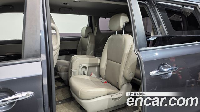 Kia Canival 2016 — photo 11