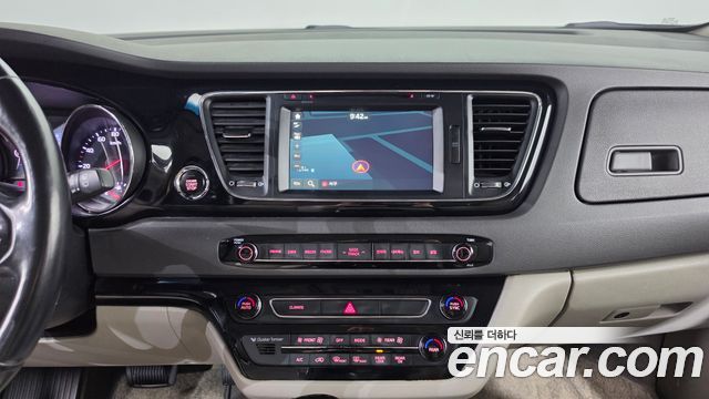 Kia Canival 2016 — photo 13