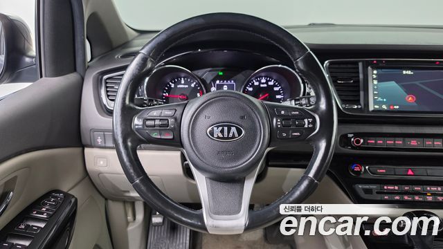 Kia Canival 2016 — photo 14
