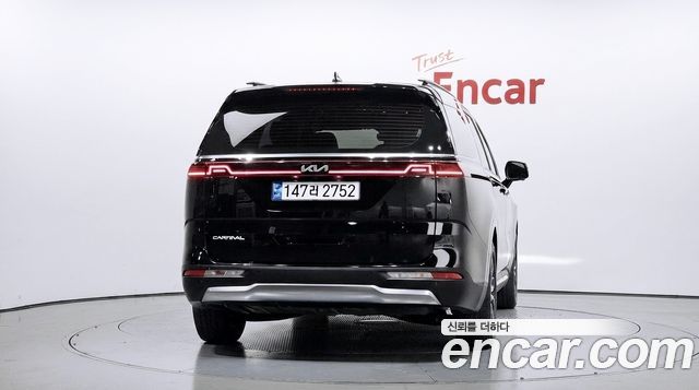 Kia Canival 2023 — photo 4