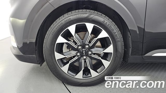 Kia Canival 2023 — photo 5