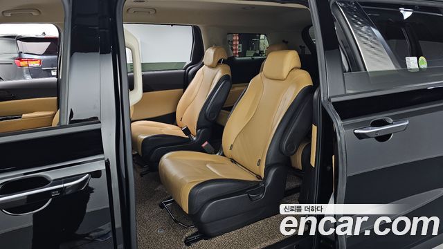 Kia Canival 2023 — photo 17
