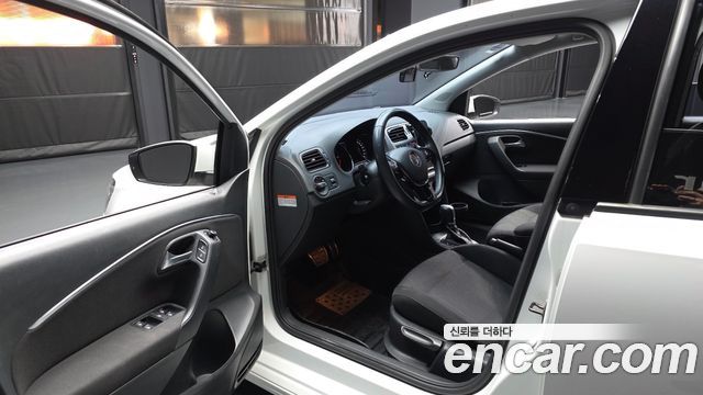 Volkswagen Polo 2016 — photo 10