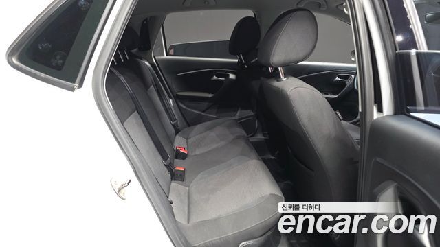 Volkswagen Polo 2016 — photo 12