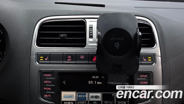 Volkswagen Polo 2016 — photo 16
