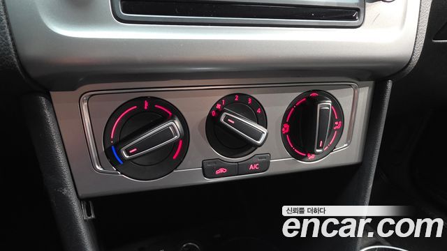 Volkswagen Polo 2016 — photo 18