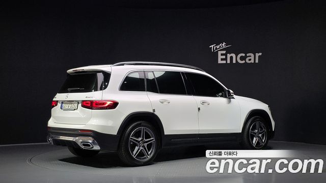 Mercedes-Benz GLB-Class 2023 — photo 2