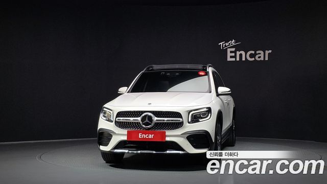 Mercedes-Benz GLB-Class 2023 — photo 3