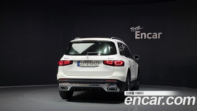 Mercedes-Benz GLB-Class 2023 — photo 4