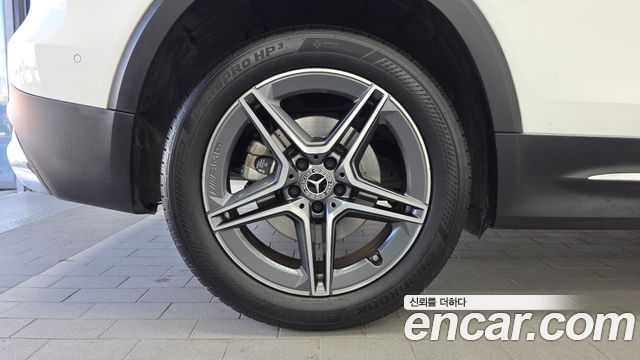 Mercedes-Benz GLB-Class 2023 — photo 5