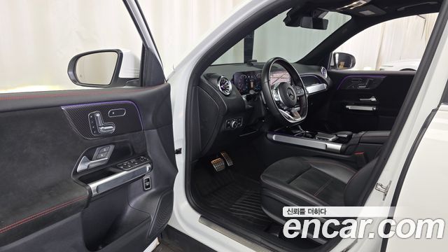 Mercedes-Benz GLB-Class 2023 — photo 13