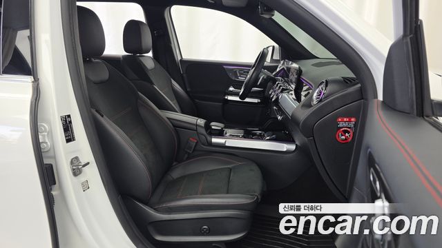 Mercedes-Benz GLB-Class 2023 — photo 17